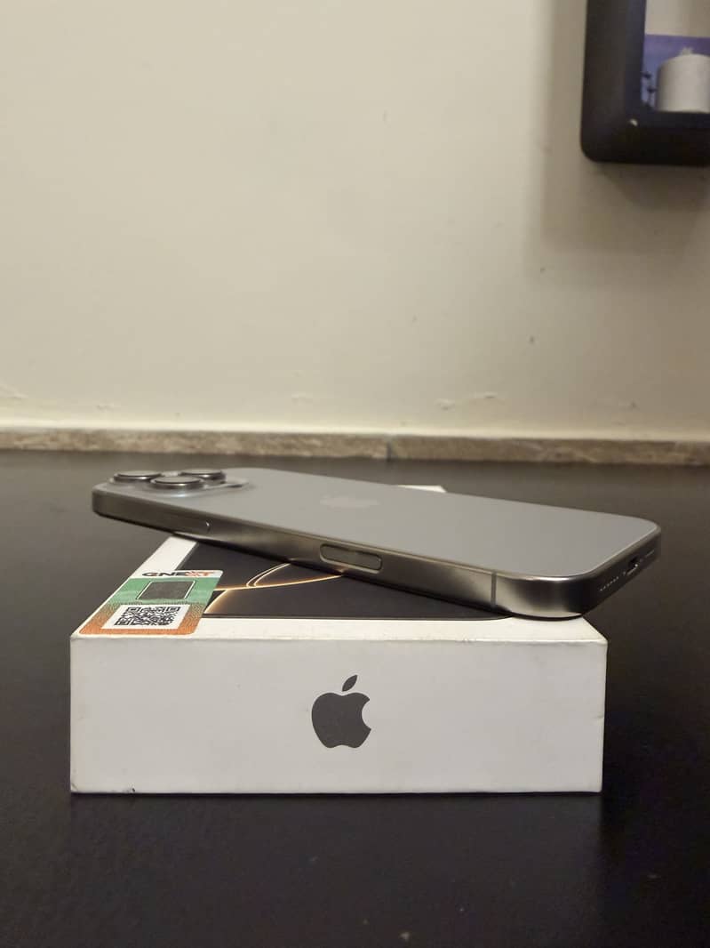Apple iPhone 16 Pro Max 2