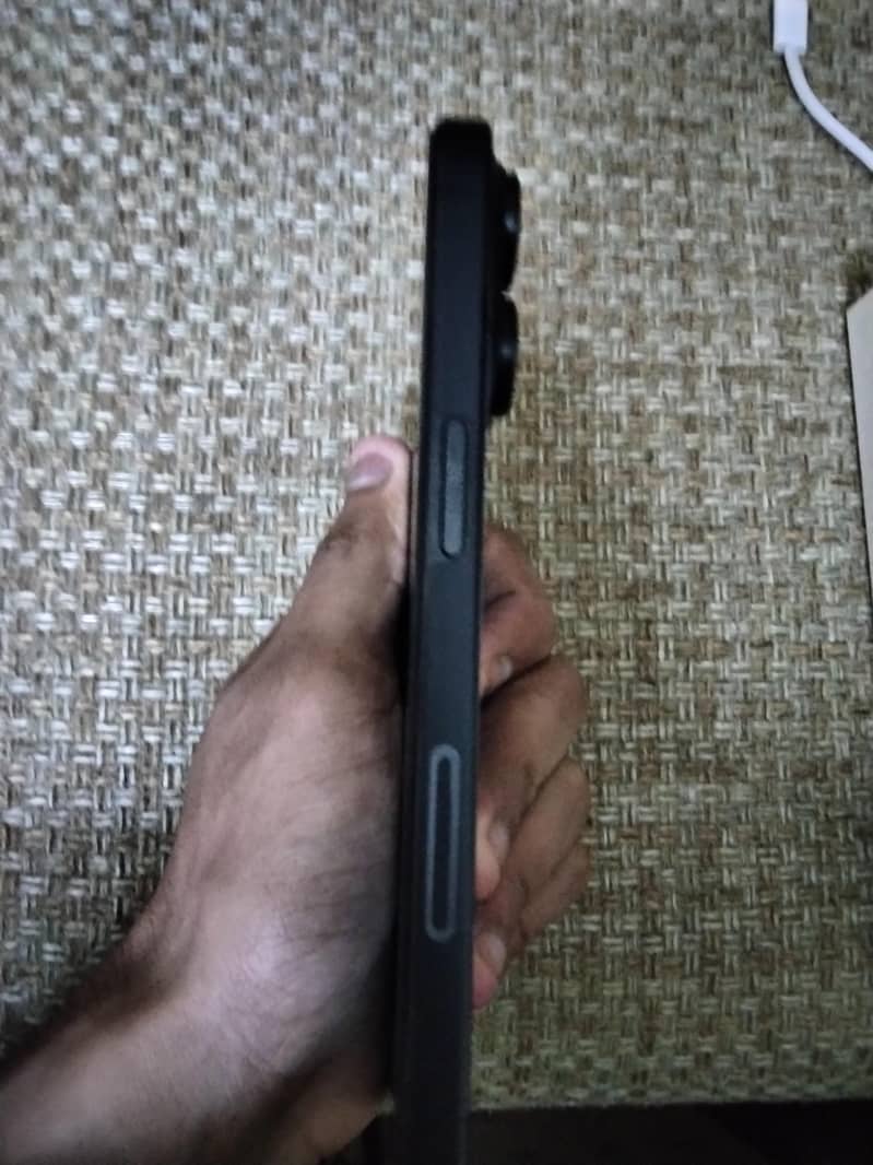 Apple iPhone 15 Pro Max 2