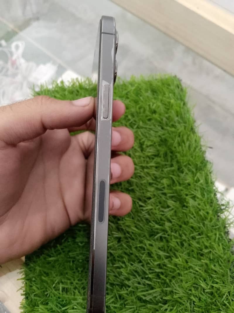 Apple iPhone 12 Pro Max 1