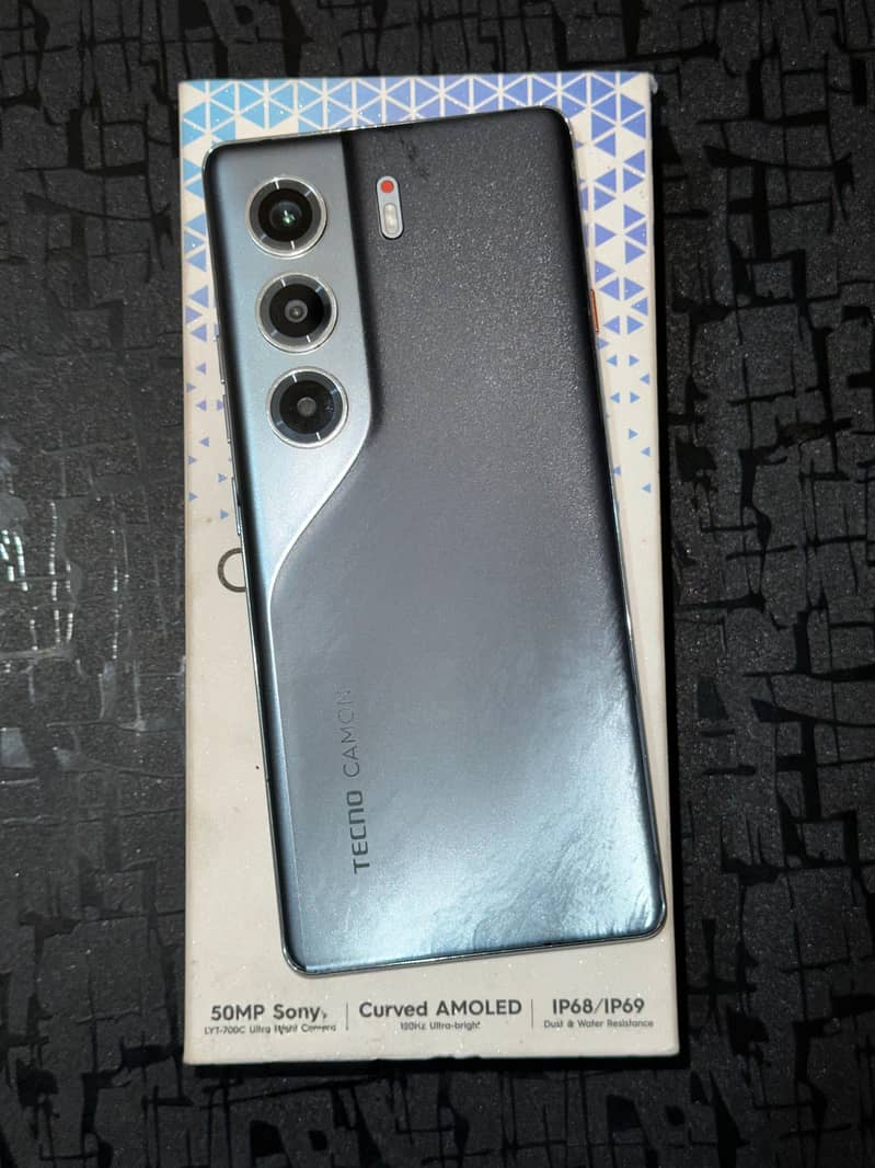 Tecno camon 40 PRO 1