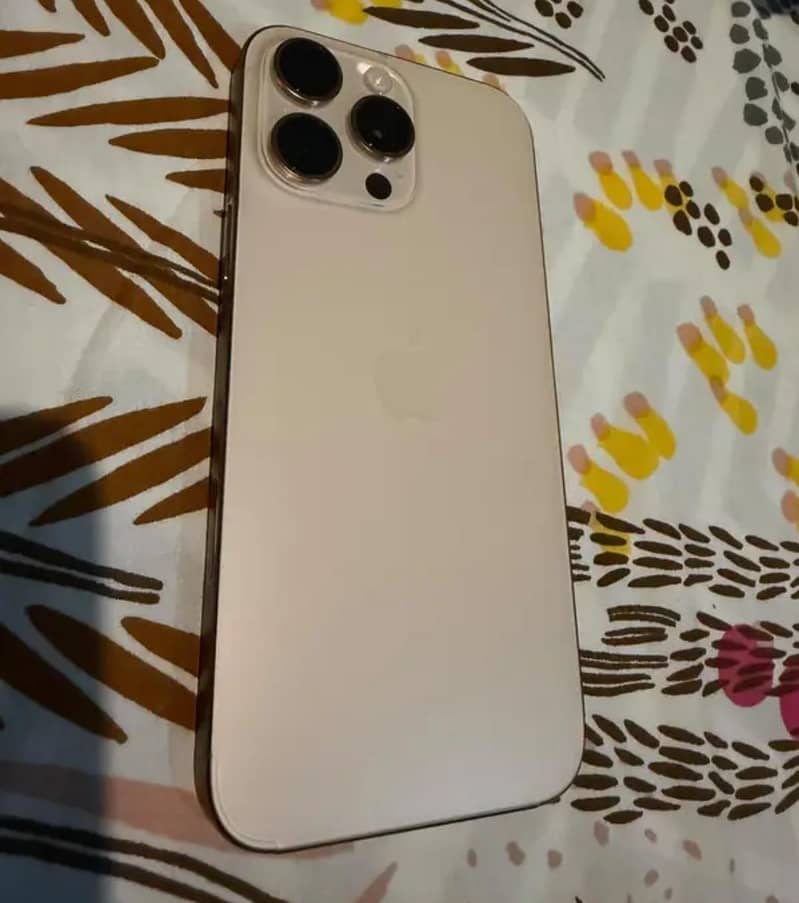 Apple iPhone 16 Pro Max 2