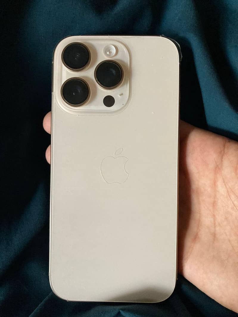 Apple iPhone 16 Pro 0
