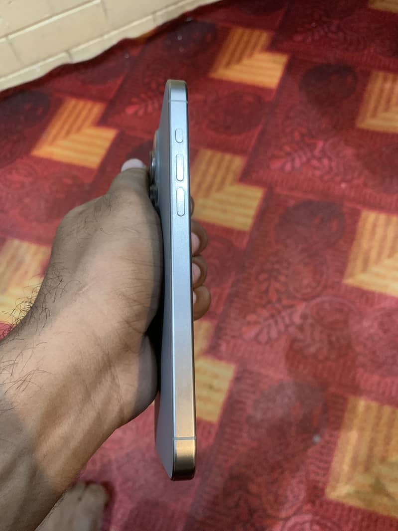 Apple iPhone 15 Pro Max 2