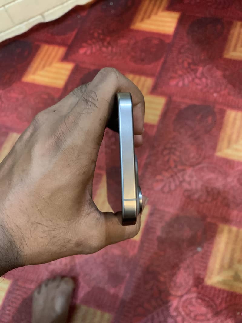 Apple iPhone 15 Pro Max 5