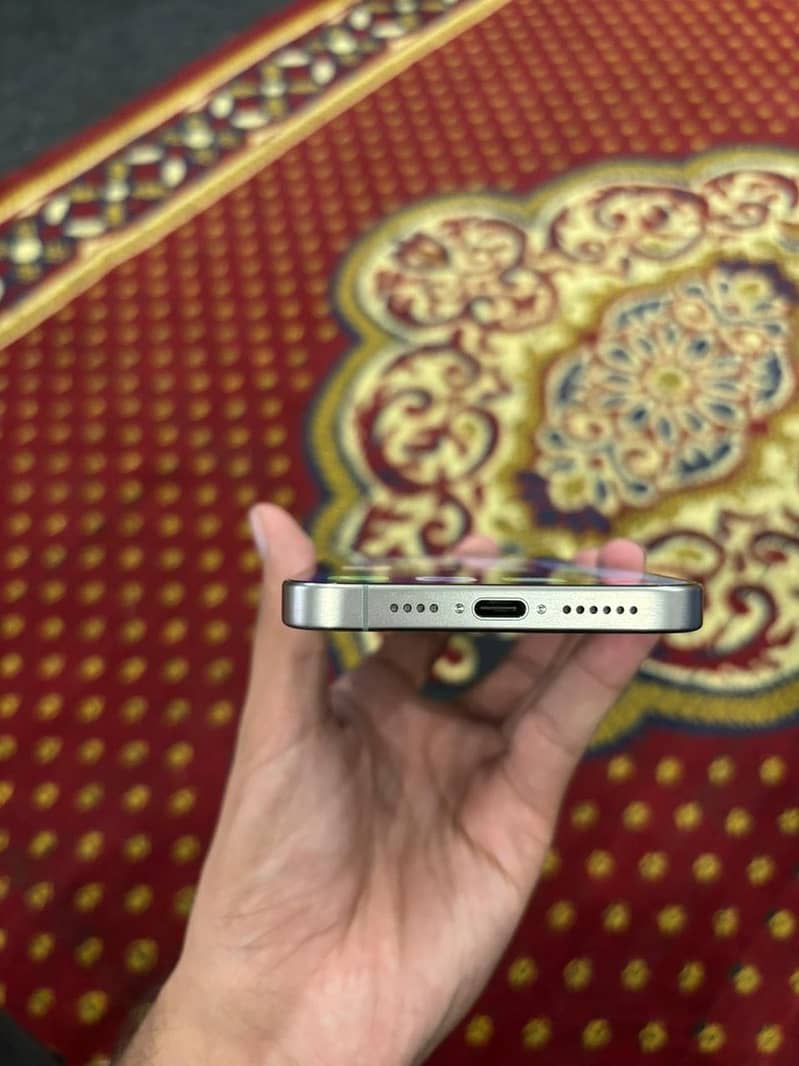 Apple iPhone 15 Pro Max 1