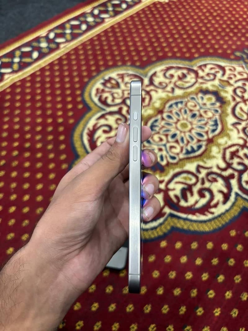 Apple iPhone 15 Pro Max 2
