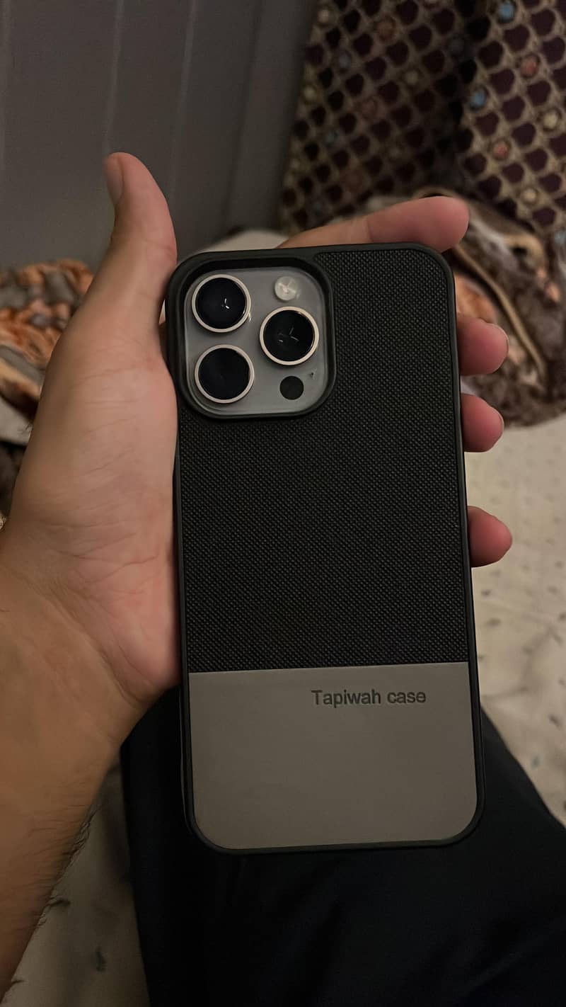 Apple iPhone 15 Pro Max 4