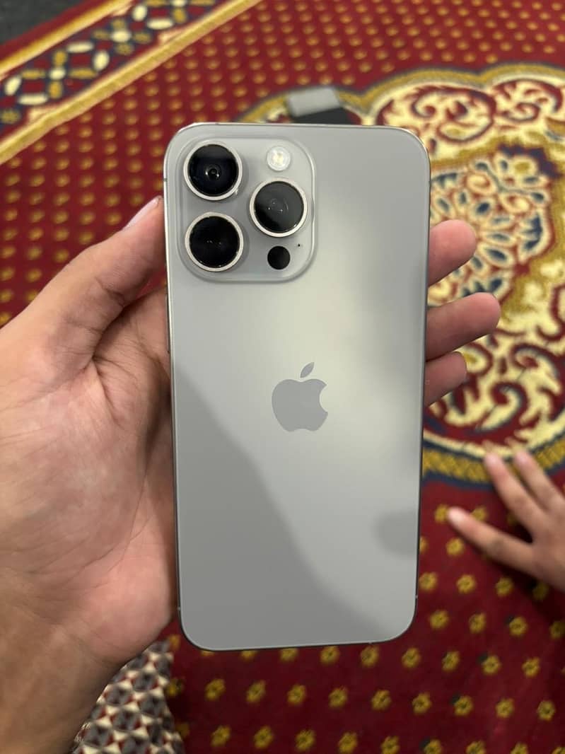 Apple iPhone 15 Pro Max 6
