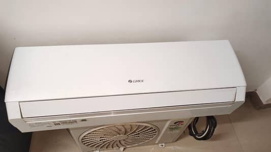 NEWLY USED GREE 1.5 INVERTER AC AVAILABLE FOR URGENT SALE