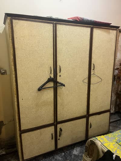 ALMARI FOR SALE 3 DOORS 3 CABINETS