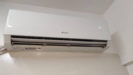 UURGENT SALE NEWLY USED GREE 1.5 INVERTER AC
