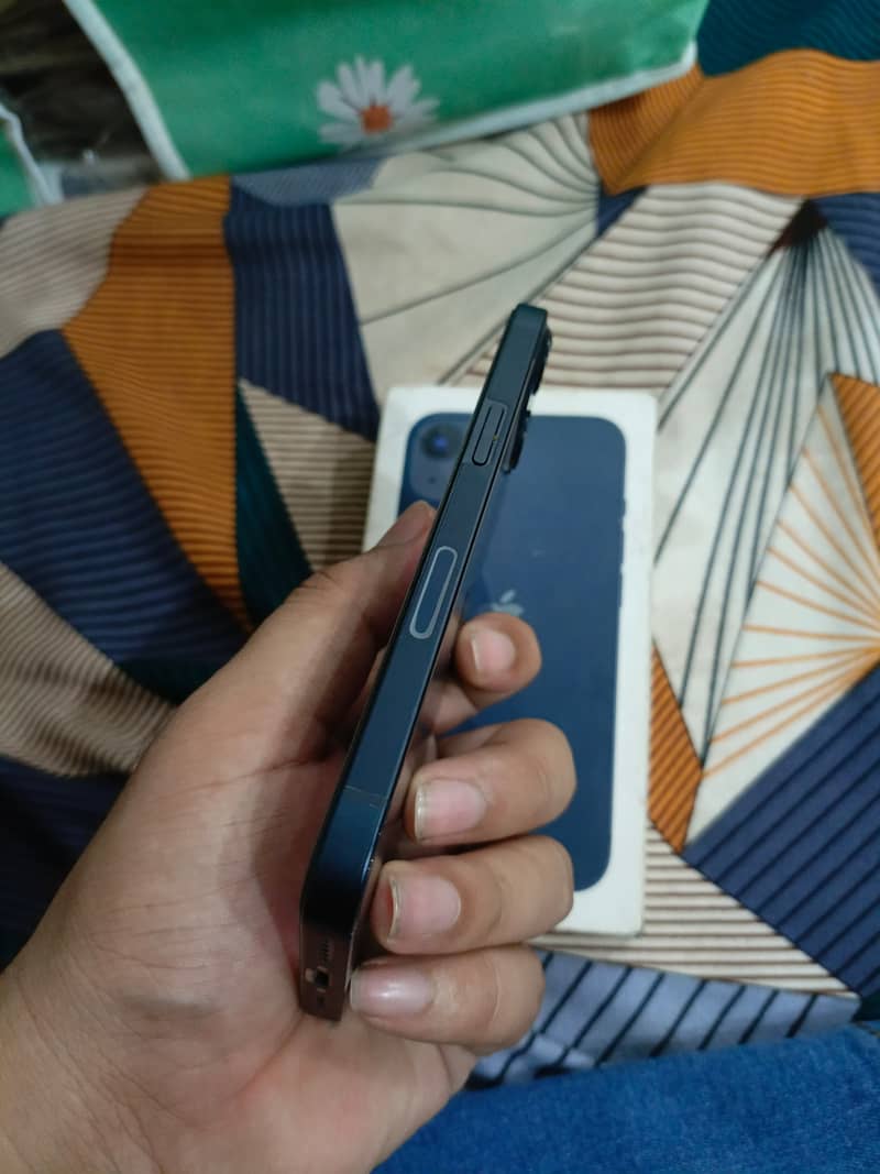 Apple iPhone 13 2