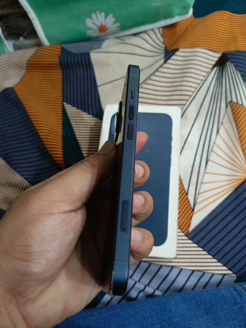 Apple iPhone 13 4
