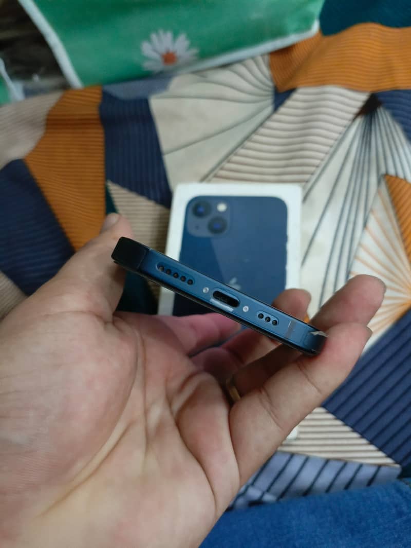 Apple iPhone 13 5