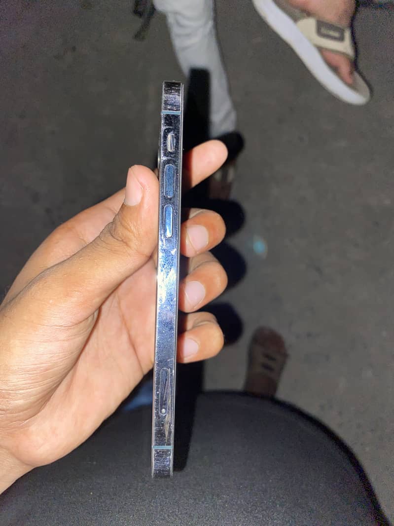 Apple iPhone 12 Pro 4