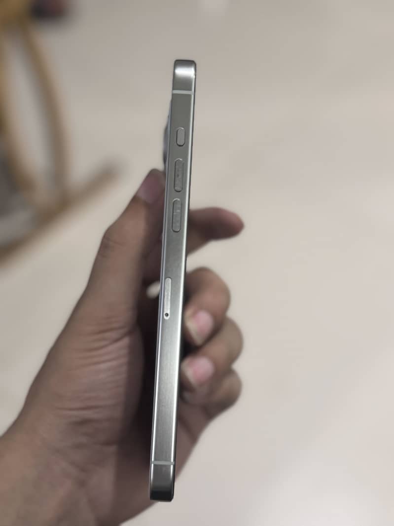 Apple iPhone 15 Pro Max 3