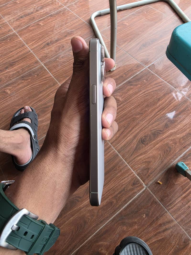 Apple iPhone 15 Pro Max 2
