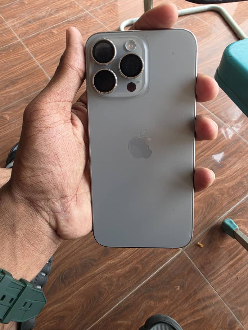Apple iPhone 15 Pro Max 3