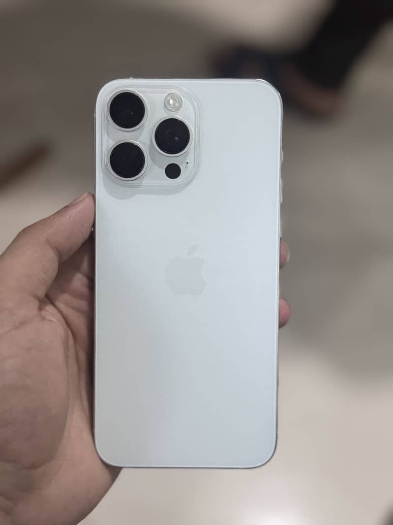 Apple iPhone 15 Pro Max 2