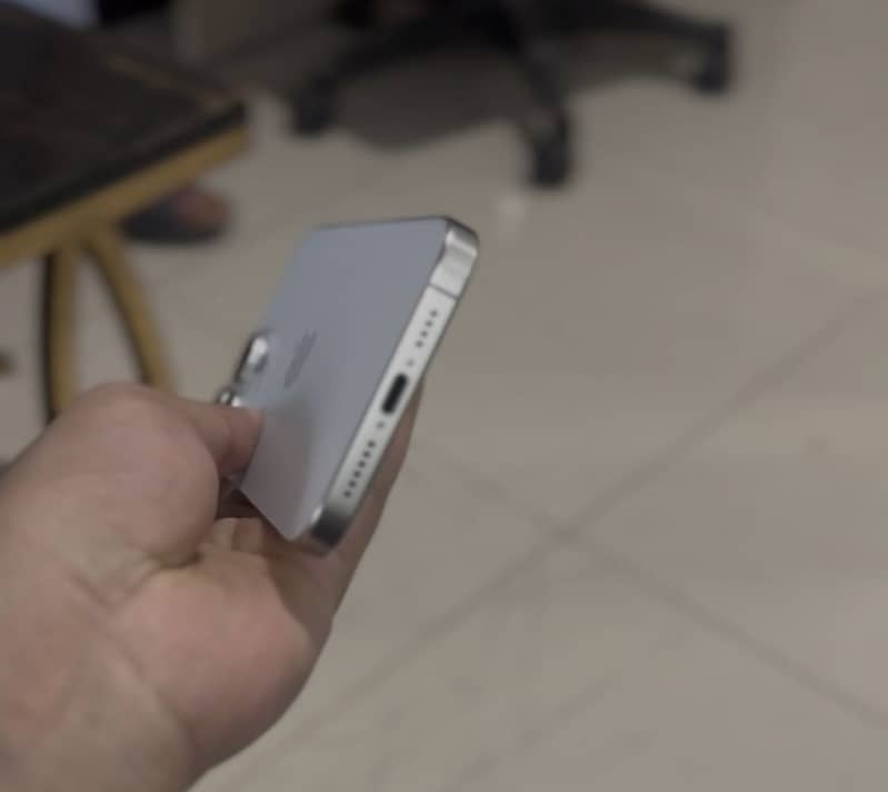 Apple iPhone 15 Pro Max 2