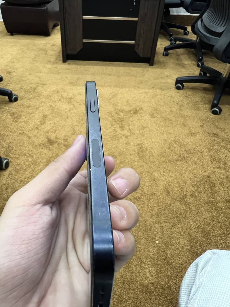 Apple iPhone 12 5