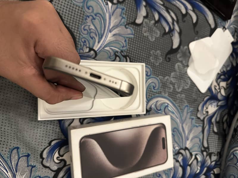Apple iPhone 15 Pro 2