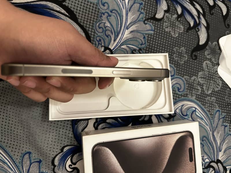Apple iPhone 15 Pro 4