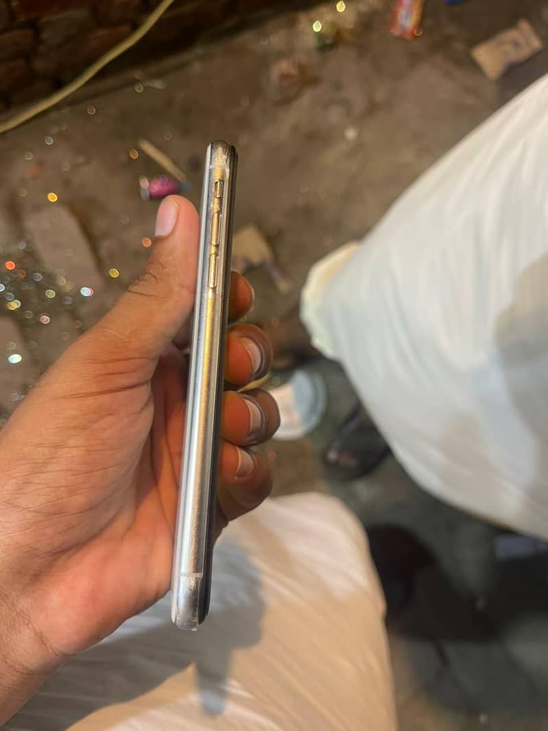 Apple iPhone XS 1