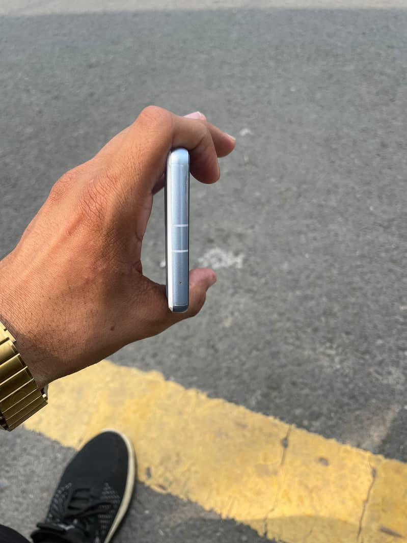 Google Pixel 7a 5