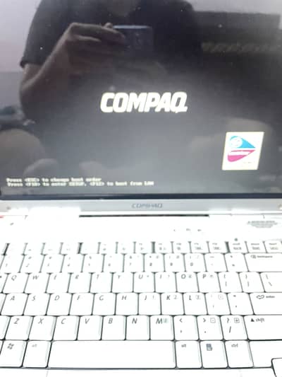 mpaq Presario V2000 Laptop