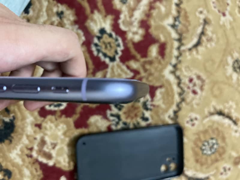 Apple iPhone 11 4
