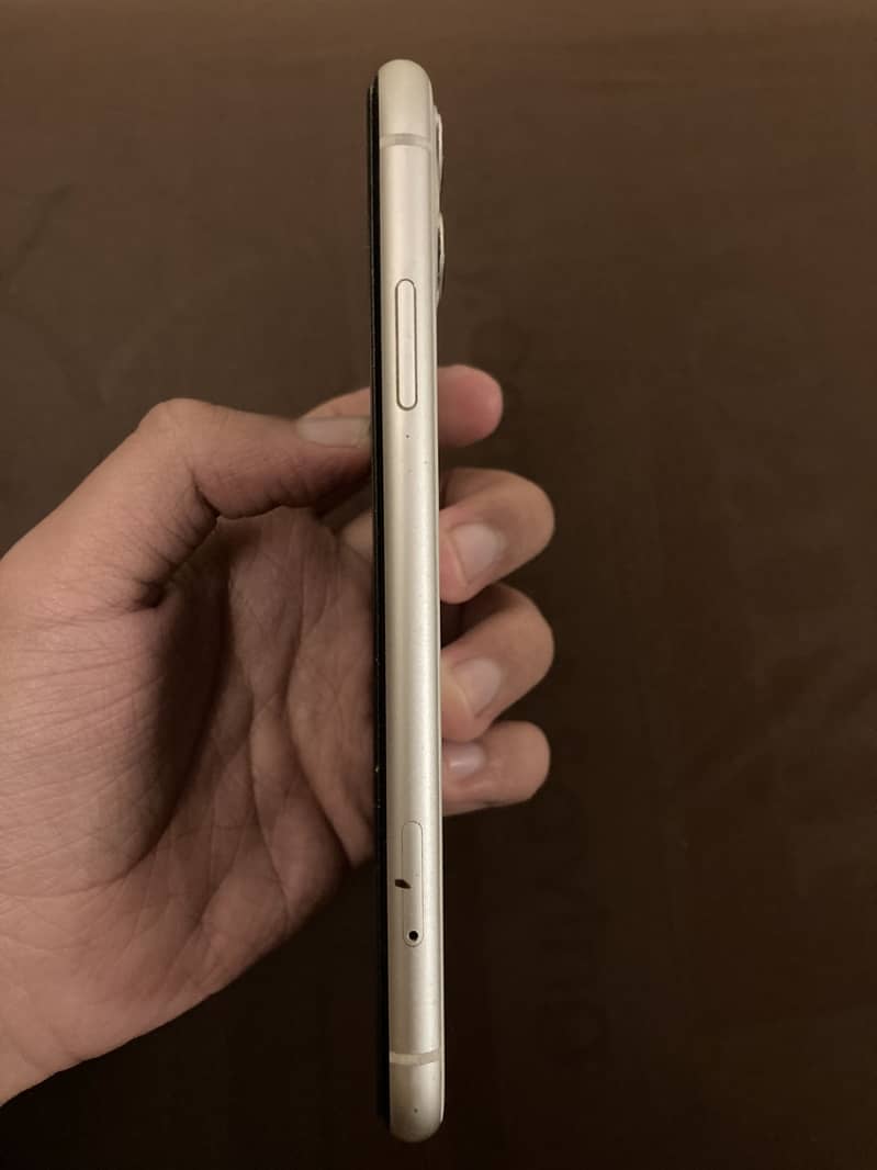 Apple iPhone 11 3