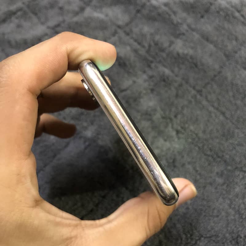 Apple iPhone X 3