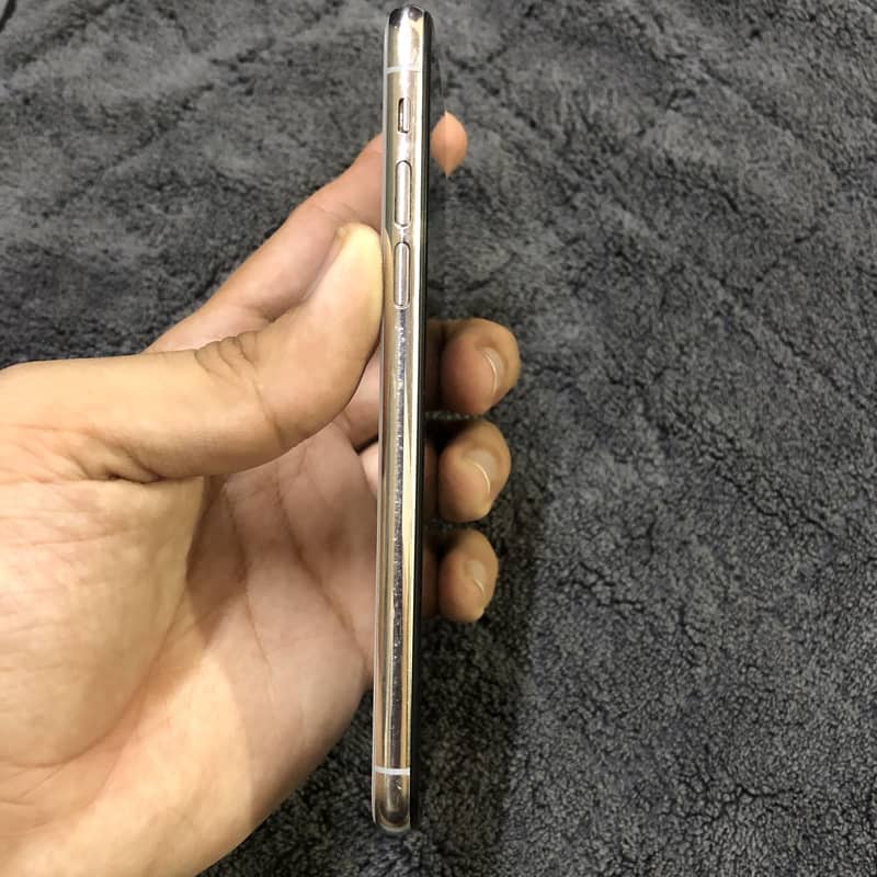 Apple iPhone X 5