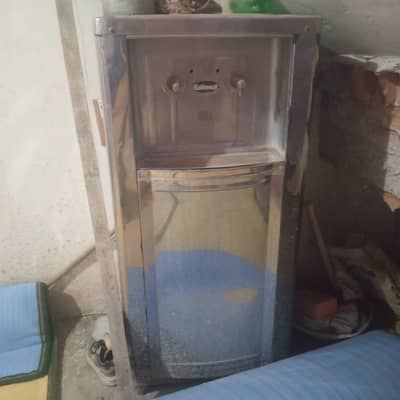 Electric water Dispenser good condition for sale
