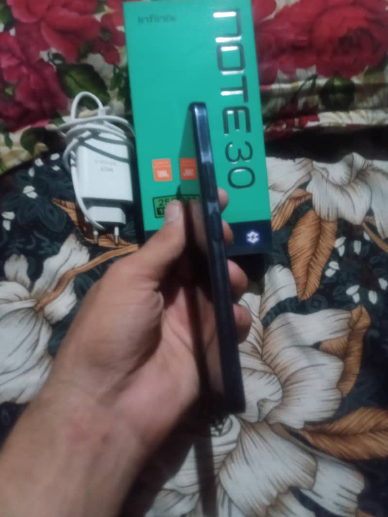 Infinix Note 30 8