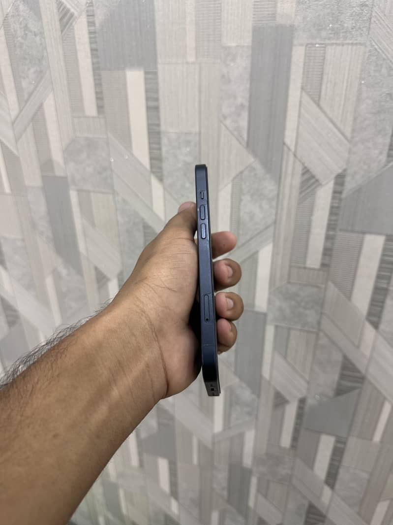 Apple iPhone 13 5