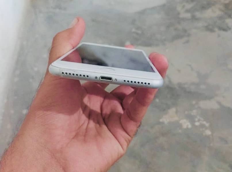 Apple iPhone 8 Plus 1