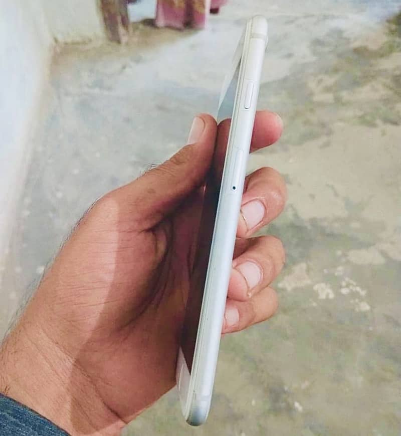 Apple iPhone 8 Plus 3