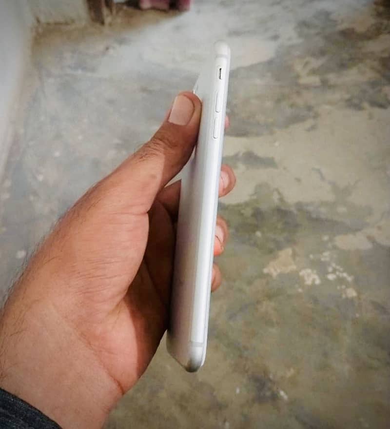 Apple iPhone 8 Plus 4