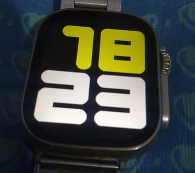 Smartwatch with Metal Bracelet and Magnetic Charging Cable