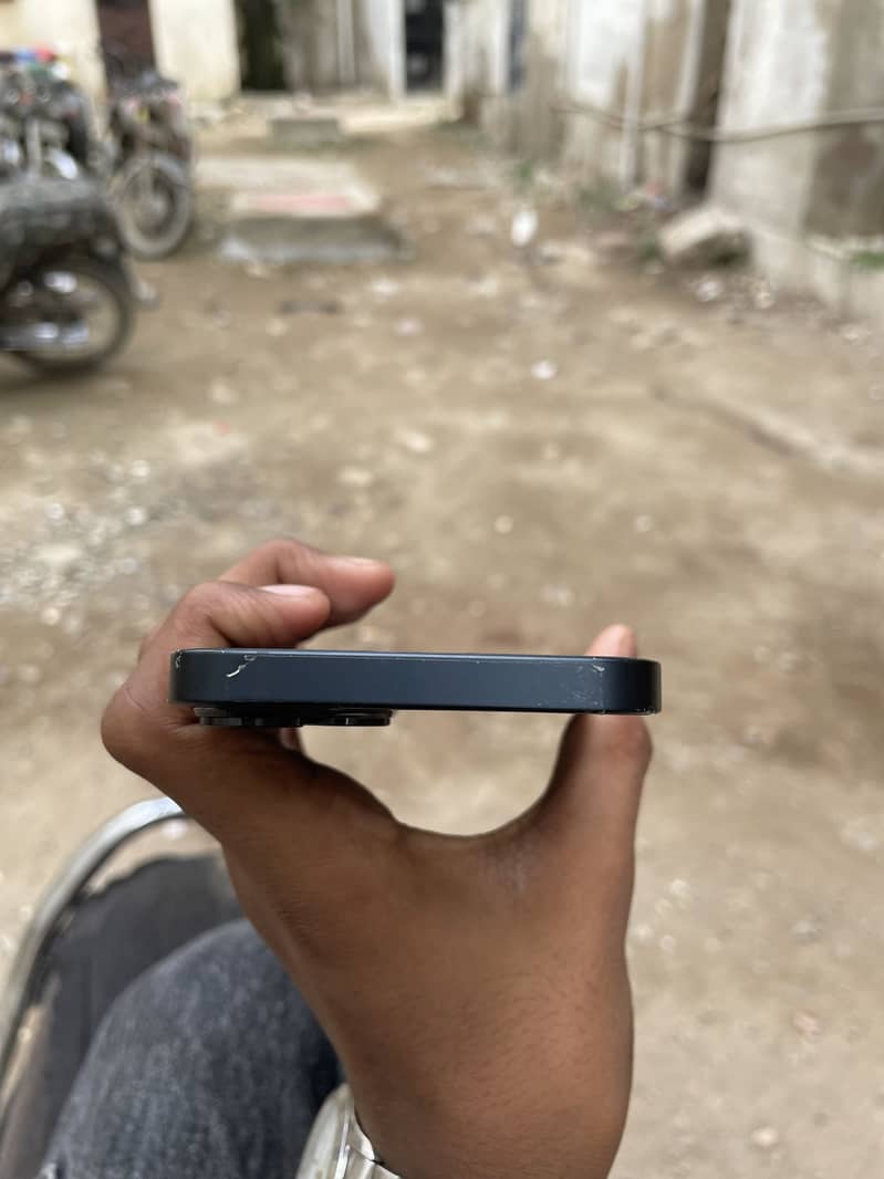 Apple iPhone 13 3