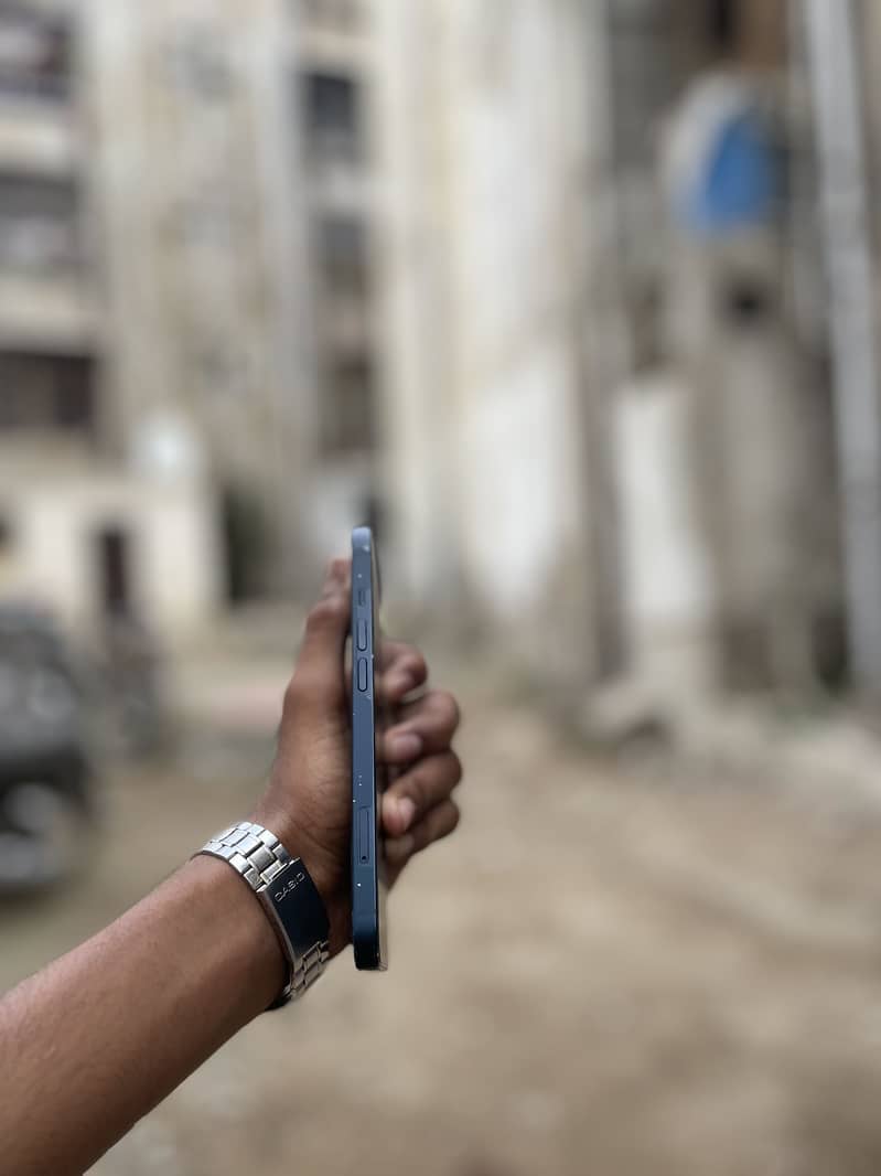 Apple iPhone 13 4