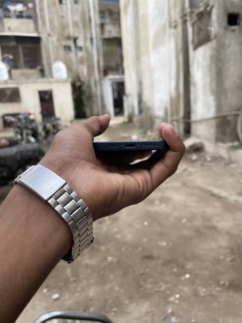 Apple iPhone 13 5