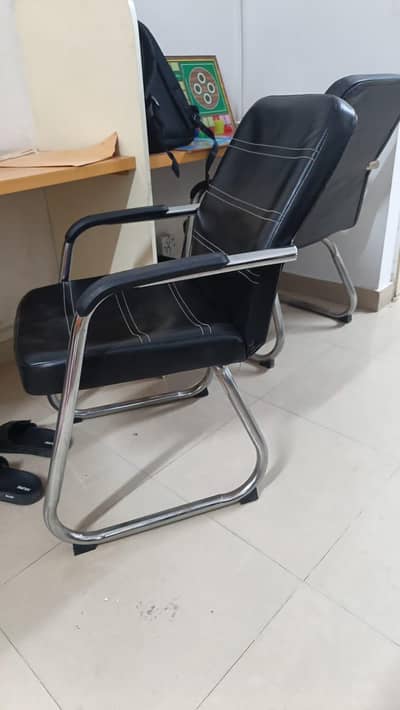 NEWLY USED OFFICE CHAIRS