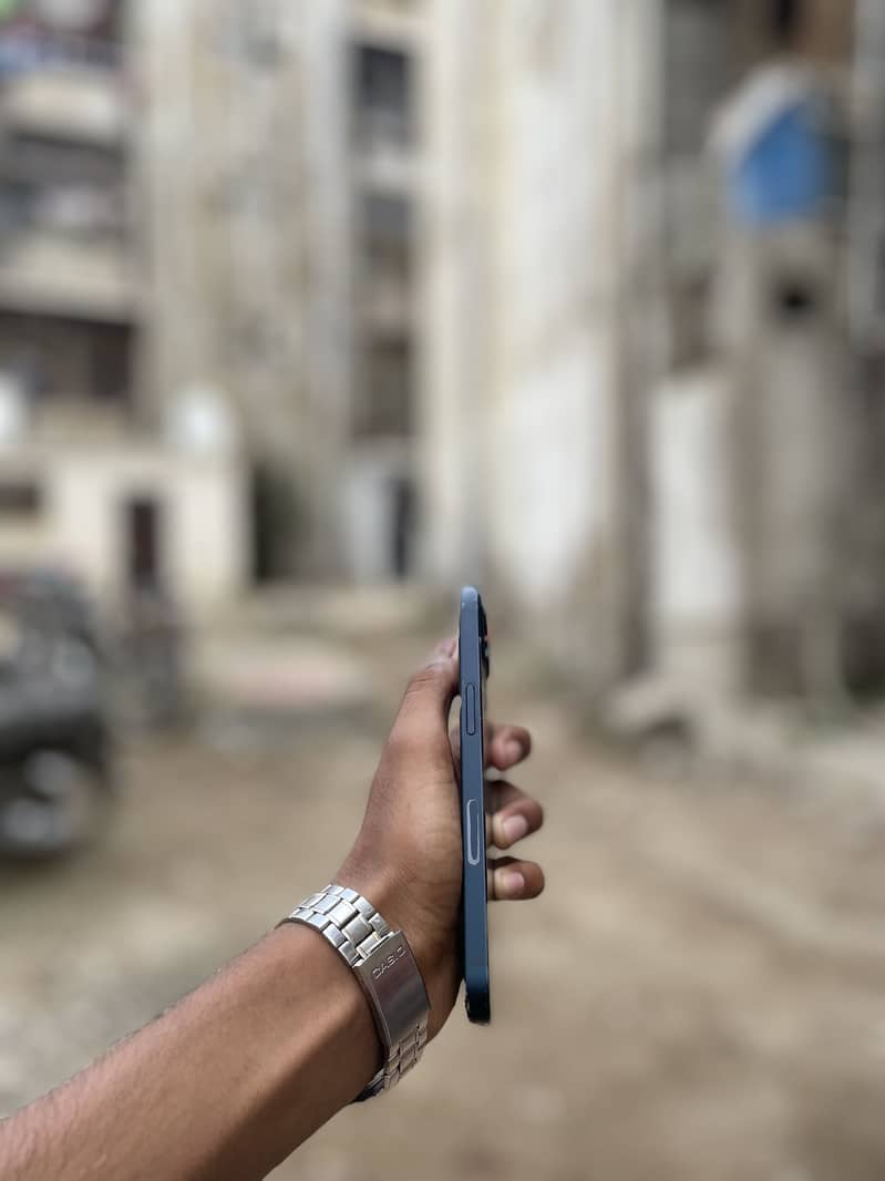 Apple iPhone 13 5