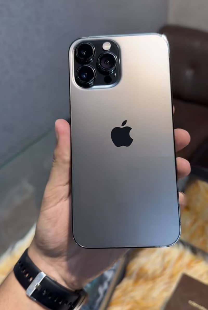 Apple iPhone 13 Pro Max 0