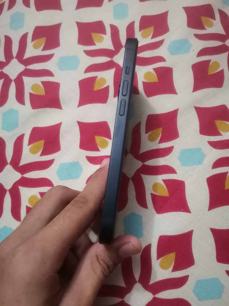 Apple iPhone 14 3