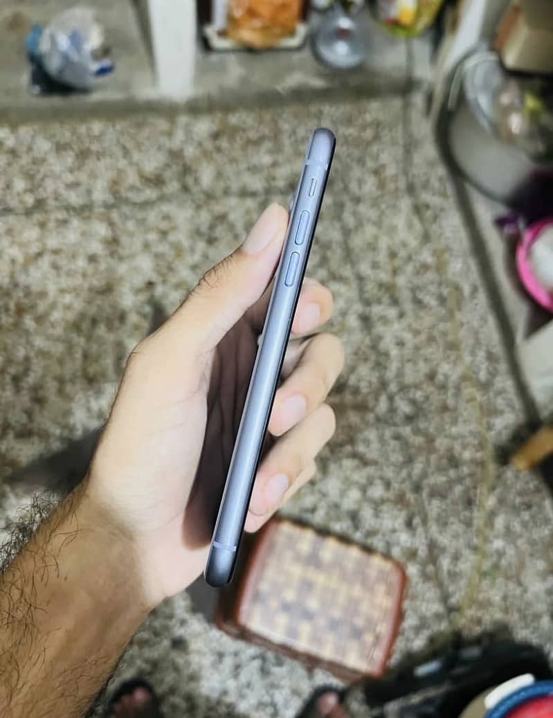 Apple iPhone 11 3