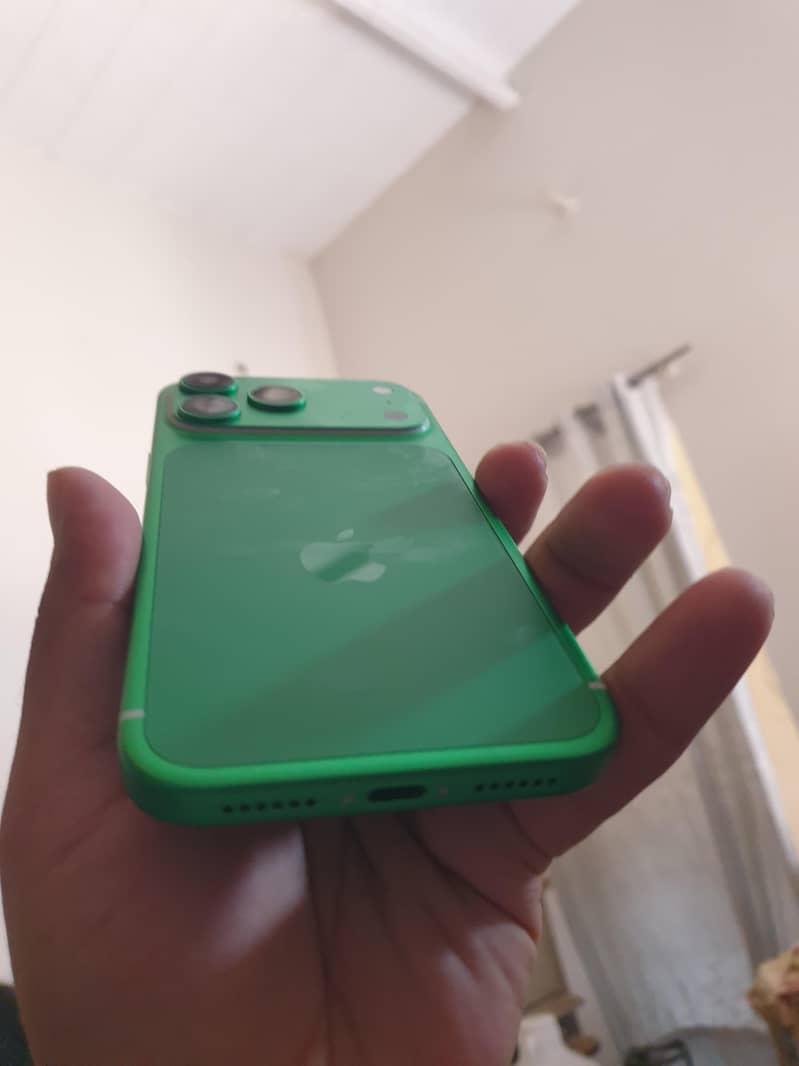 Apple iPhone 17 Pro Max 0